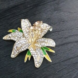 Flower brooche